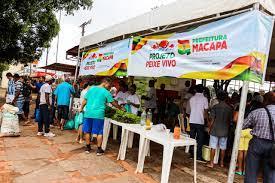 Prefeitura inicia entrega de cestas básicas a feirantes afetados pela queda nas vendas de peixes