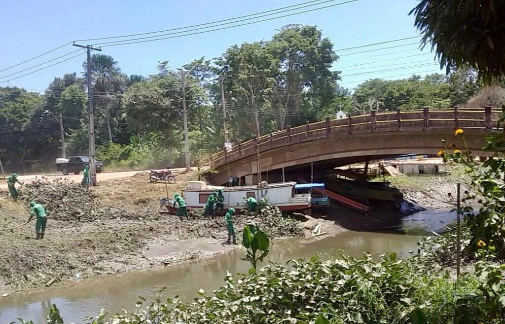 ‘A Prefeitura está aqui fazendo a parte dela, nós vamos fazer a nossa’, diz moradora sobre limpeza do Canal do Jandiá