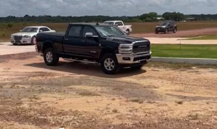 Carros de luxo apreendidos pela PF são devolvidos a empresário