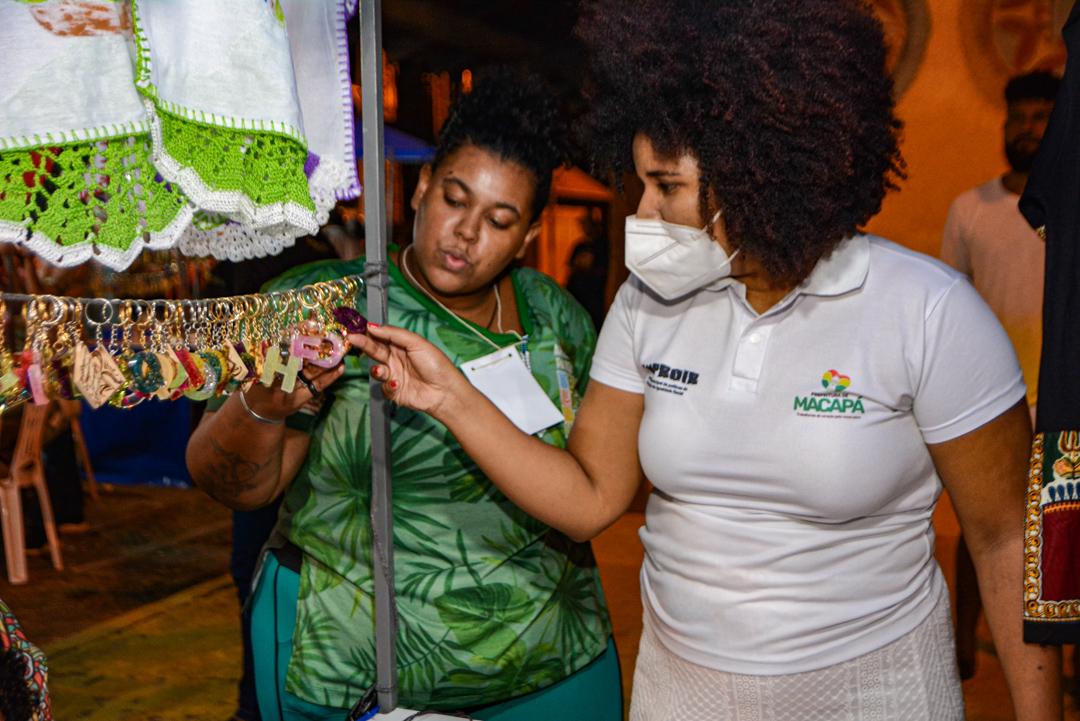 Feira Afro Empreendedora movimenta comércio no Encontro dos Tambores em Macapá Comércio segue até quinta-feira (25) na U