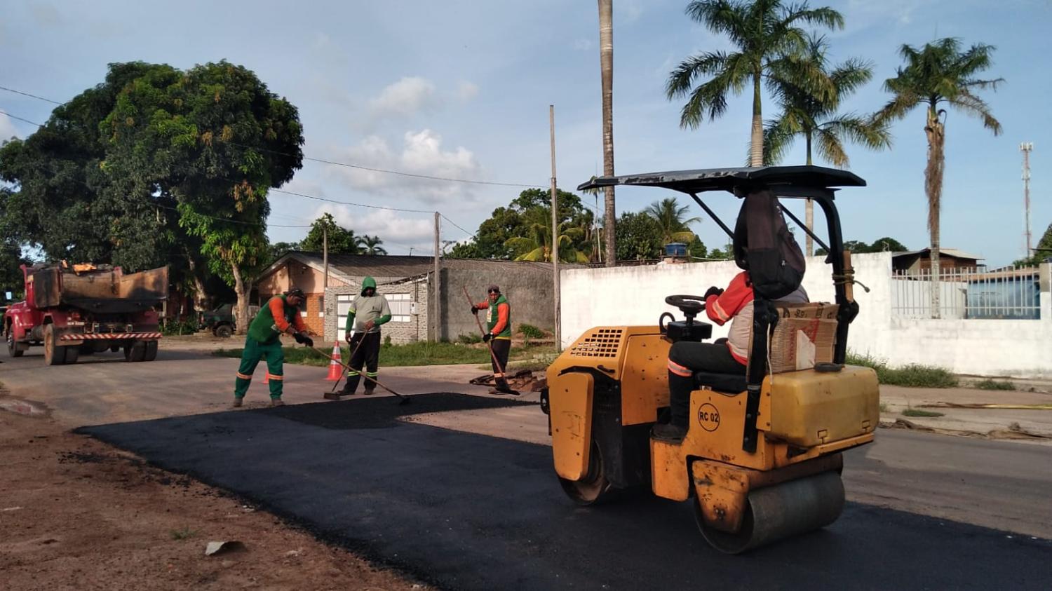 Plano Verão: Operação Tapa Buraco da Prefeitura de Santana chega ao Parque das Laranjeiras