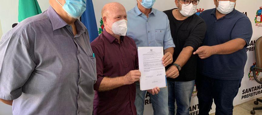Prefeitura e Governo do Estado renovam contrato para coleta de lixo em Santana   