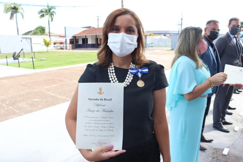 Reconhecimento: juíza Laura Costeira é condecorada