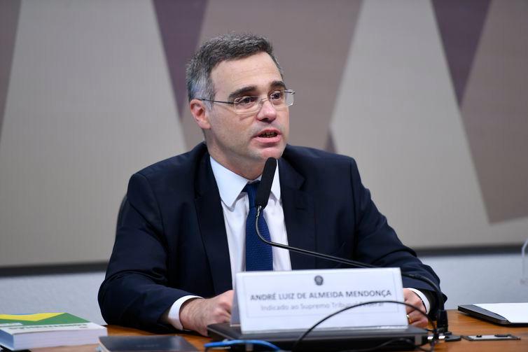Advogado, pastor e agora novo ministro do STF: quem é André Mendonça