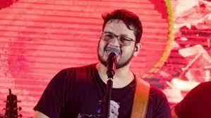 Cantor Maurílio morre aos 28 anos após sofrer paradas cardíacas