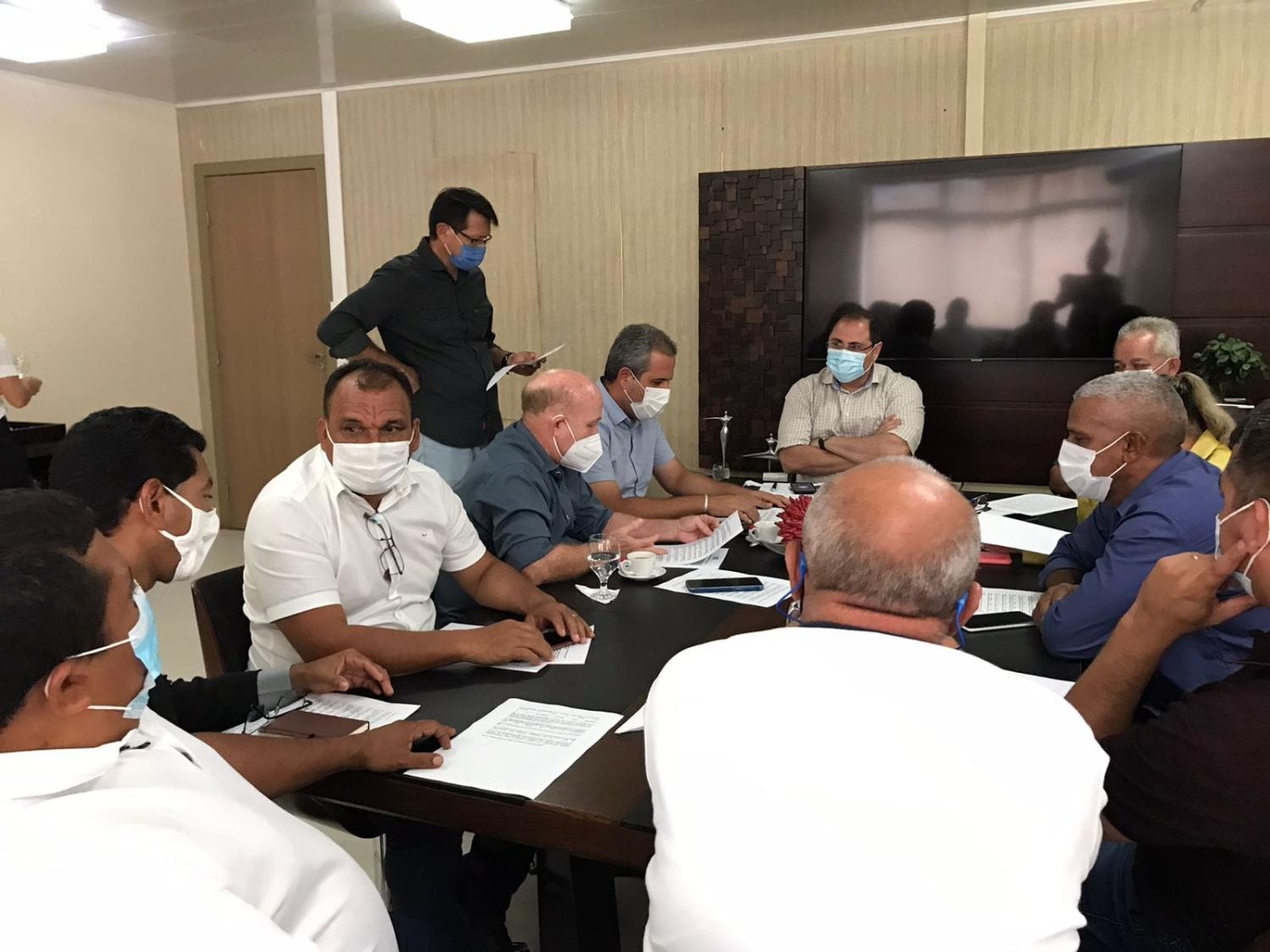   Prefeito Bessa e AMEAP trabalham para garantir a universalização da distribuição de água tratada e saneamento.