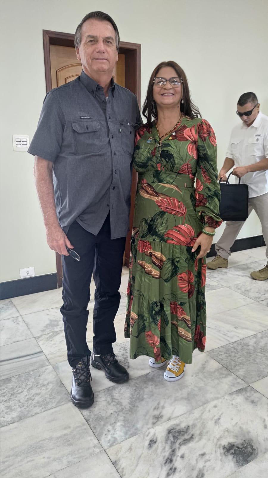 Deputada Leda Sadala (Avante/Ap) faz parte da comitiva do Presidente Bolsonaro