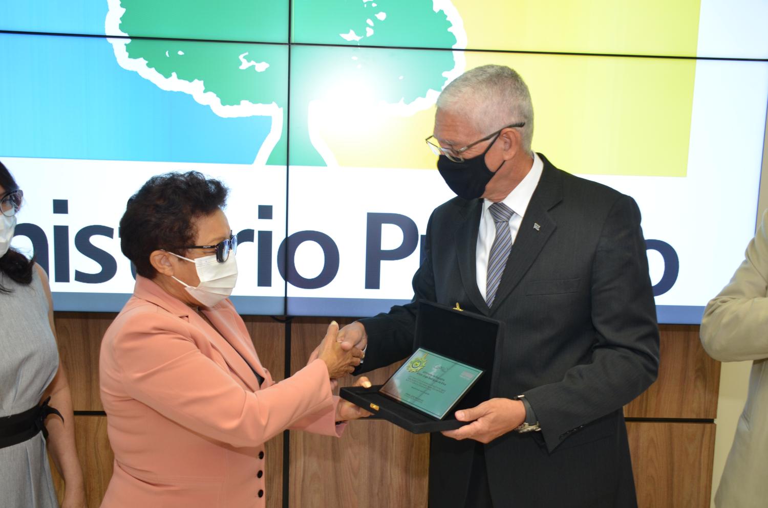 MP-AP homenageia almirante de Esquadra Alípio Jorge