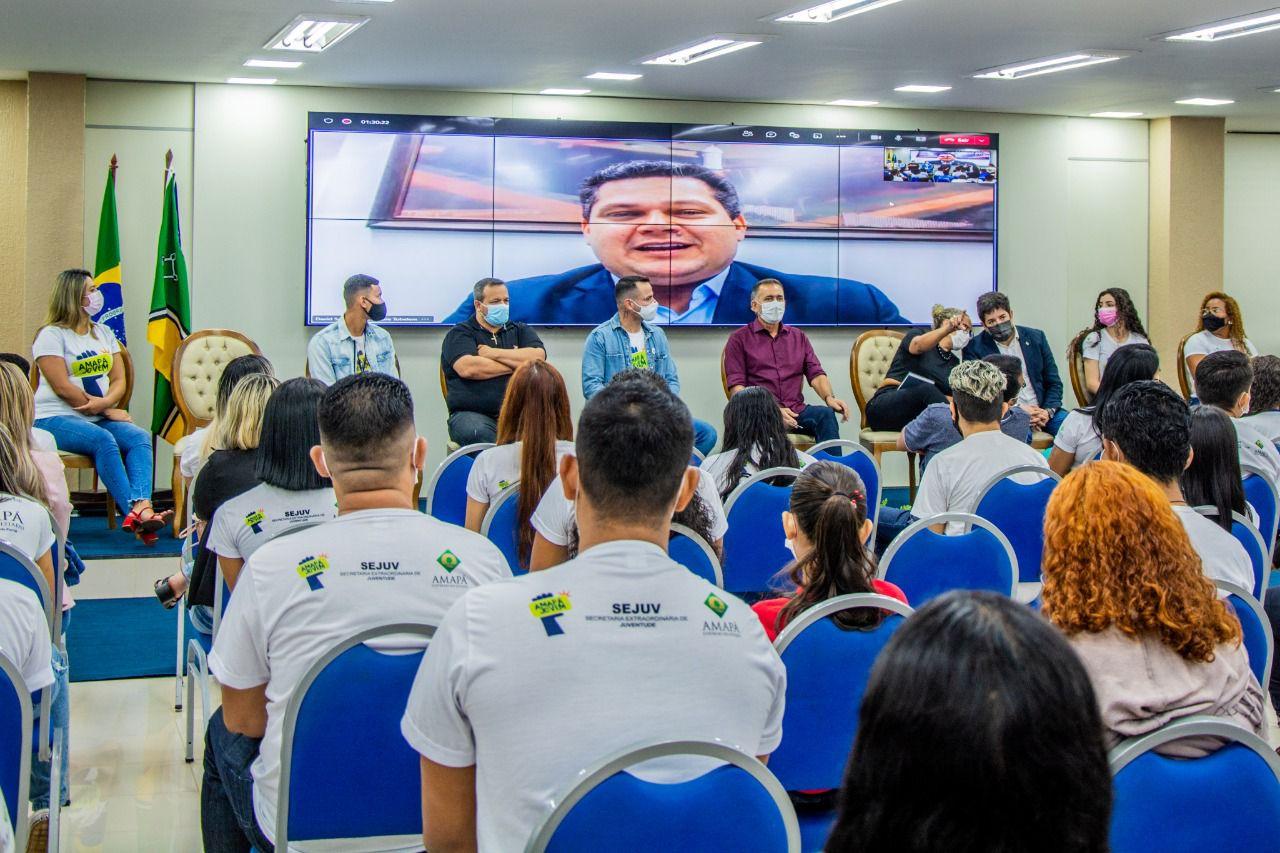 Davi destina R$ 5 milhões para vale transporte de mais de 10 mil beneficiados do programa Amapá Jovem