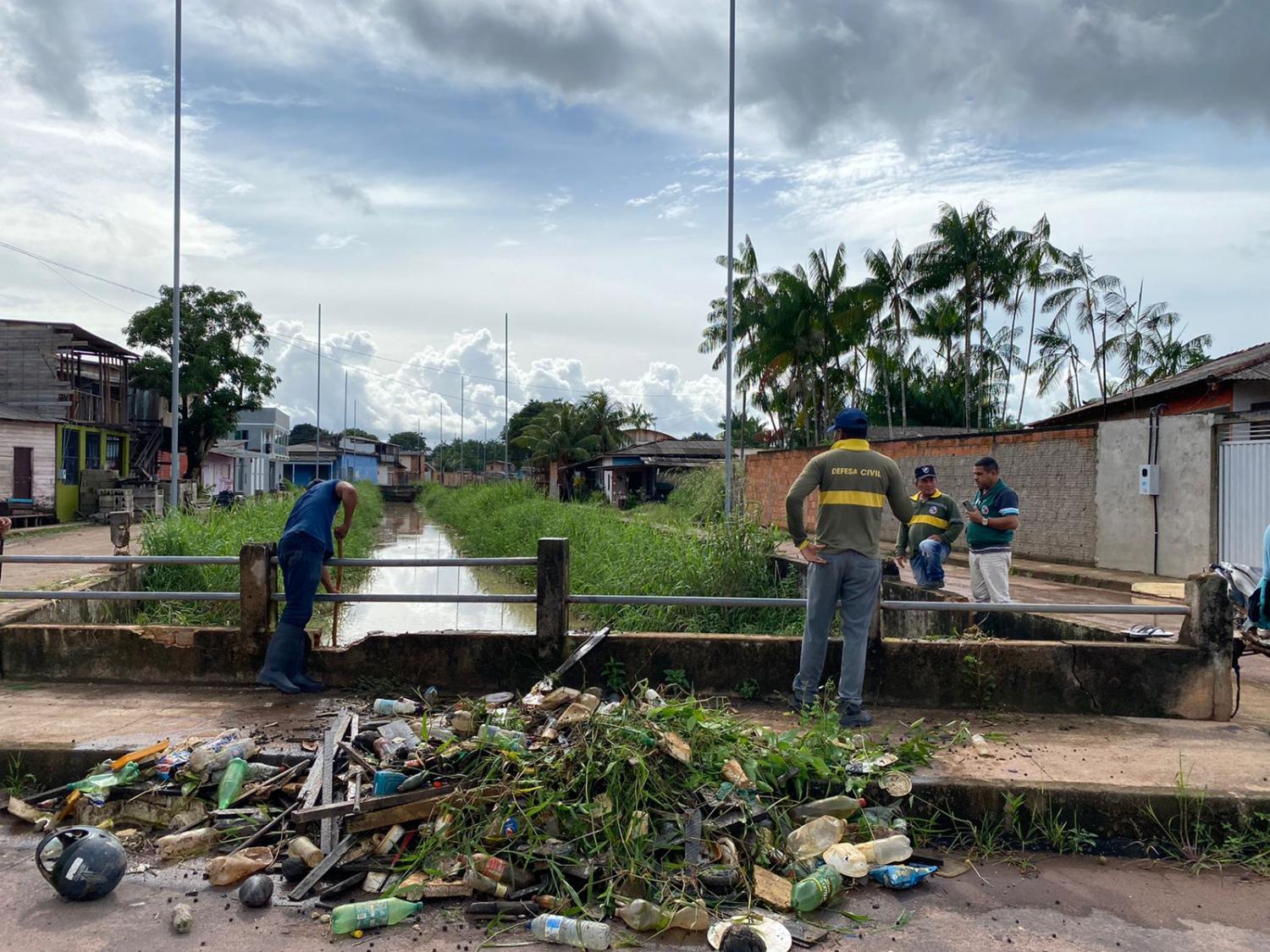 Defesa Civil de Santana monitora e limpa canais da cidade