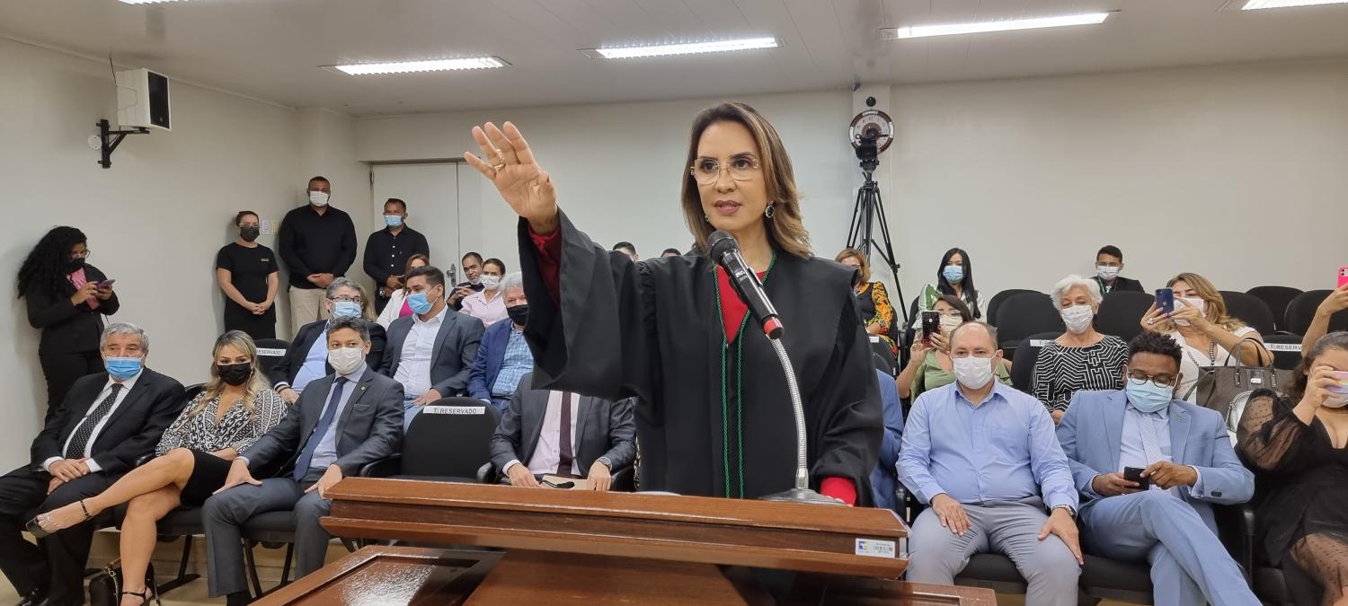 Marília Góes assume como conselheira no TCE Amapá 