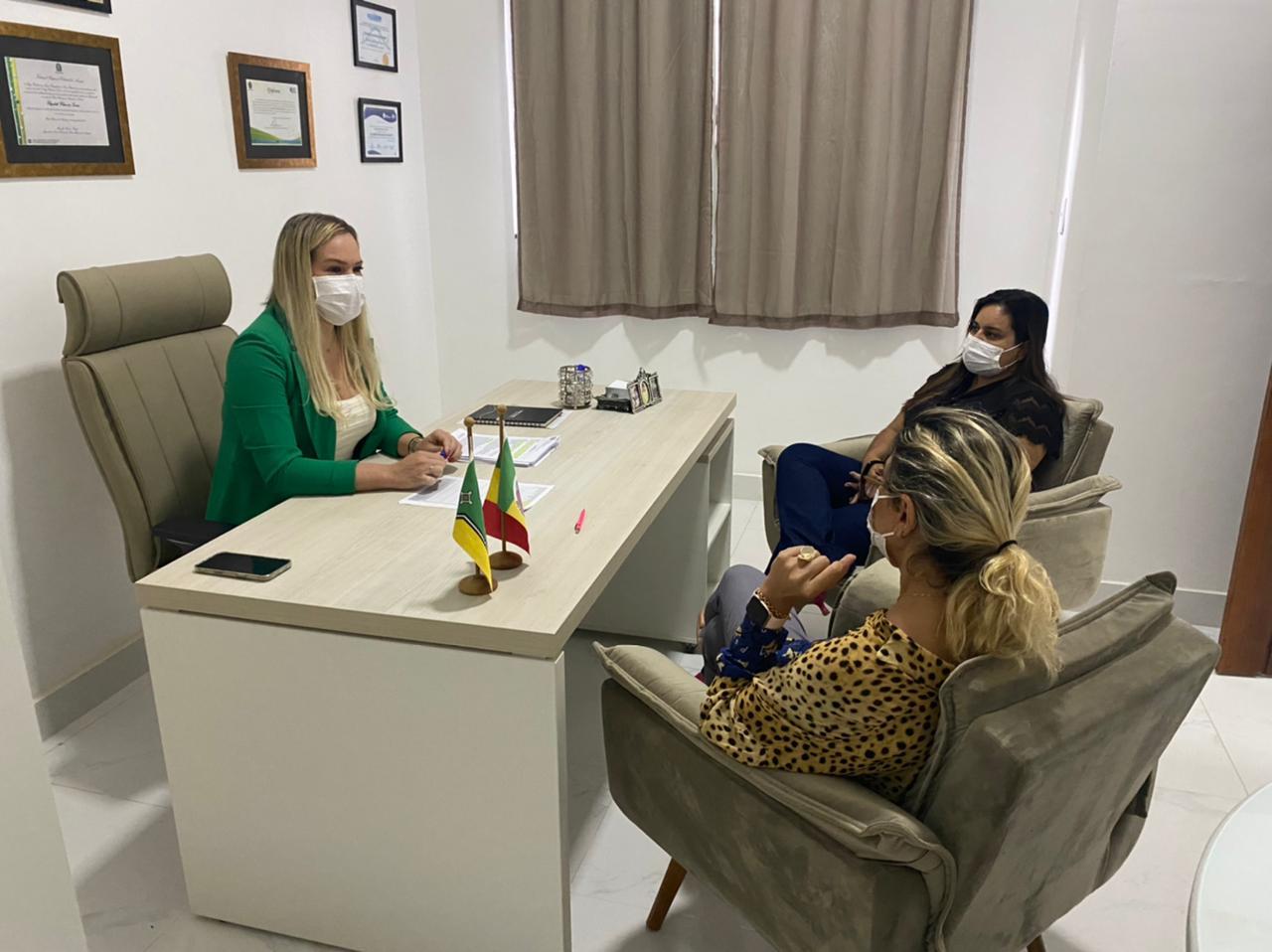 Prefeita Beth Pelaes anuncia banca organizadora de concurso público