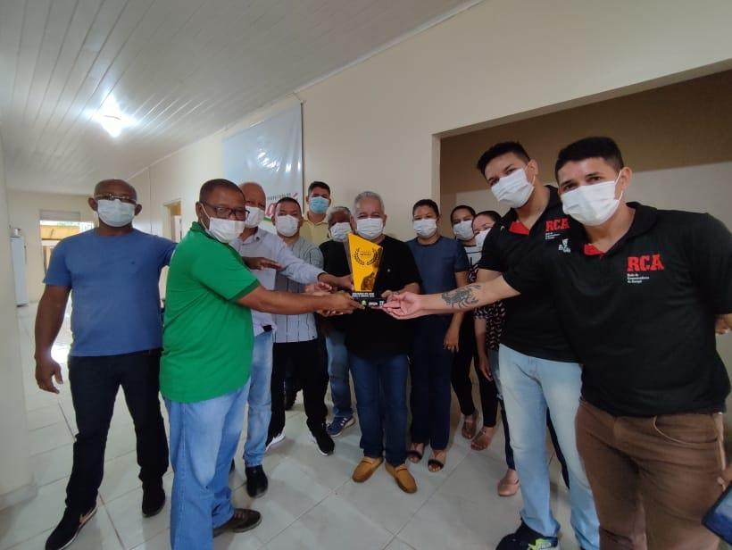 Prefeito Carlos Sampaio recebe troféu imprensa Pará-Amapá 2022