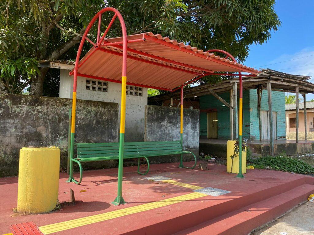 Bairros de Macapá ganham modernos abrigos de ônibus com acessibilidade