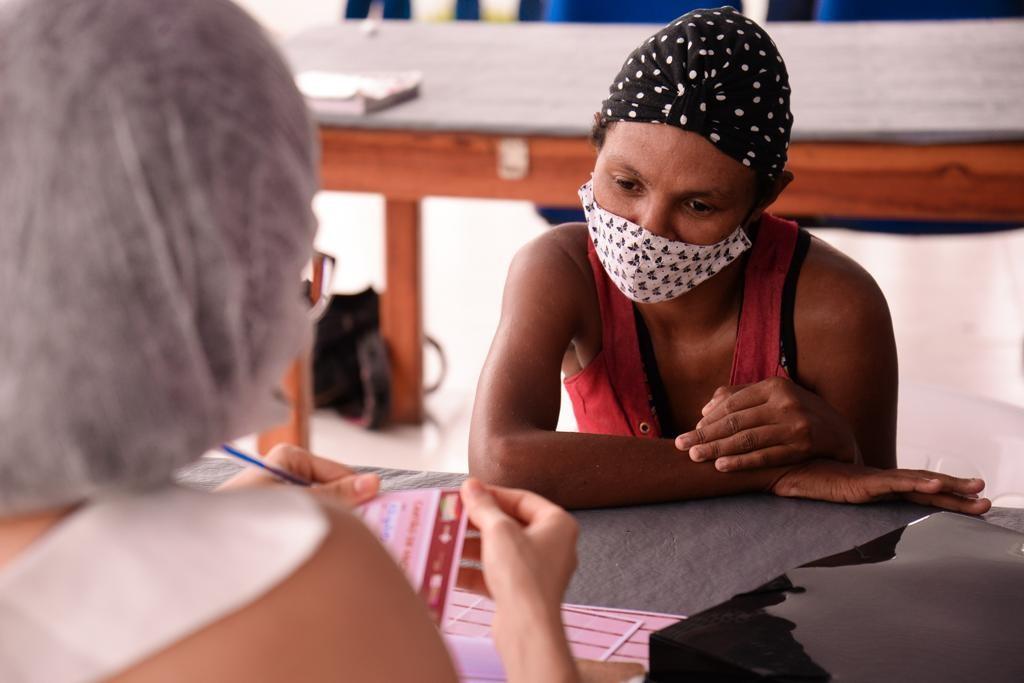 Dignidade menstrual: Prefeitura de Macapá oferece absorventes higiênicos para mulheres em situação de rua