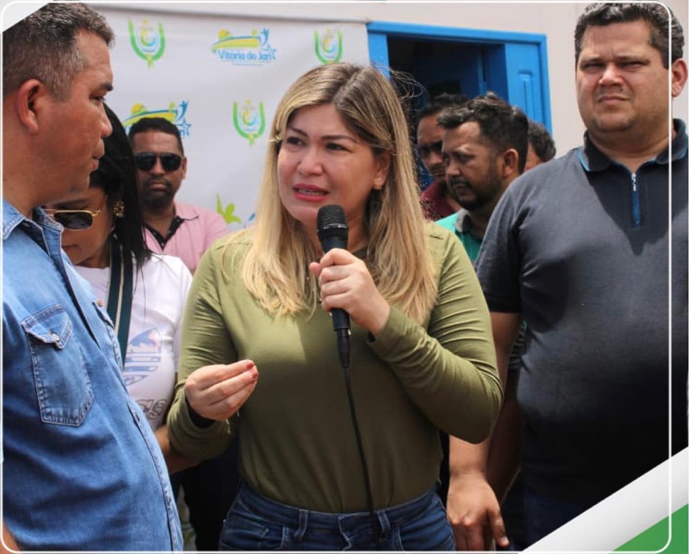Emenda da deputada federal Aline Gurgel possibilita a entrega de uma picape em Vitória do Jari