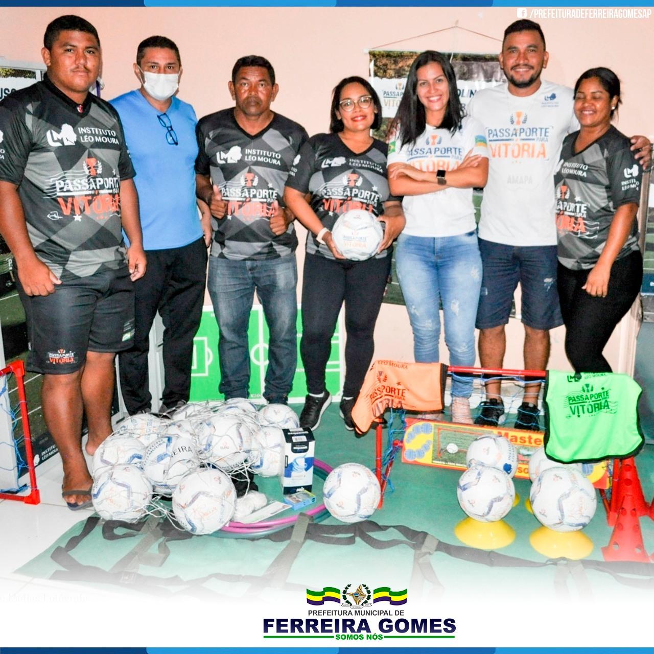 Escolinha de Futebol do Projeto ‘Passaporte para a Vitória”, em Ferreira Gomes, recebe materiais esportivos
