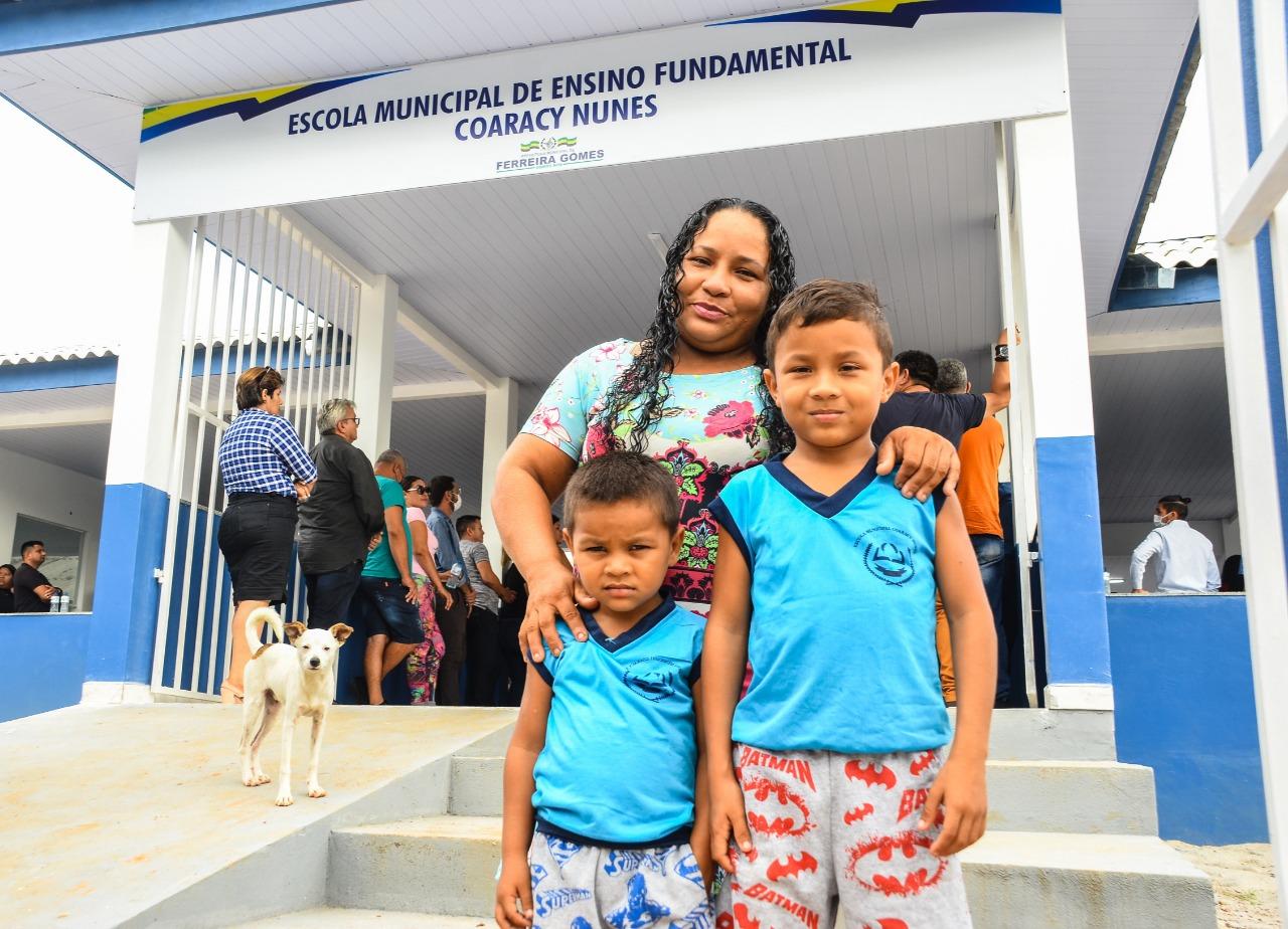 Governo entrega novos prédios para escolas de comunidades rurais em Ferreira Gomes
