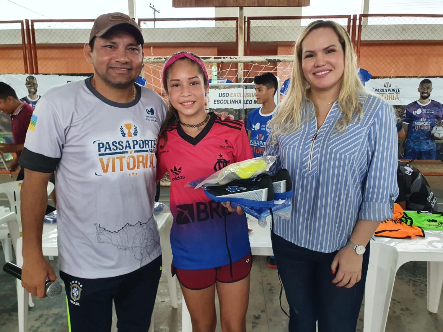 Instituto Léo Moura, faz a entrega complementar do Kit de Material Esportivo em Pedra Branca do Amapari