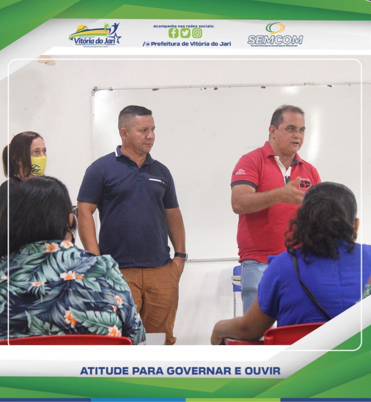 Prefeito em exercício Waldez Souza esteve visitando as escolas Felinto Batista e Magia do A.B.C.