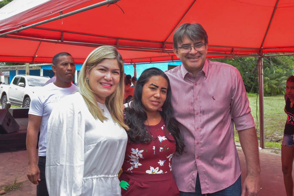 Prefeito Júnior Leite e a deputada Aline Gurgel, homenageiam as mulheres pracuubenses na inauguração do Carlitão