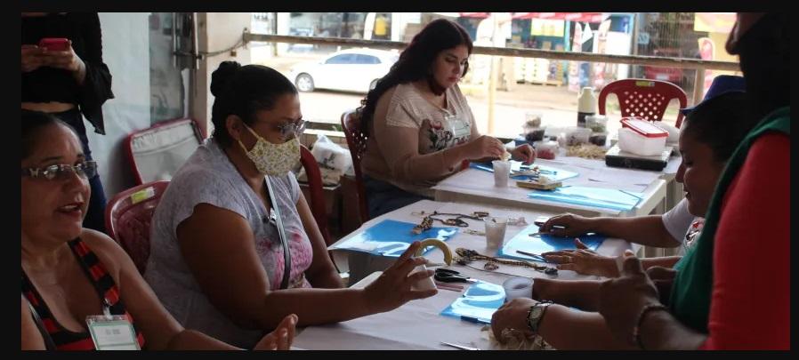 Prefeitura de Santana realiza série de capacitações para mulheres em vulnerabilidade social.