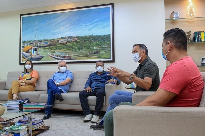 Presidente da Ameap, prefeito Carlos Sampaio é recebido pelo governador do Amapá