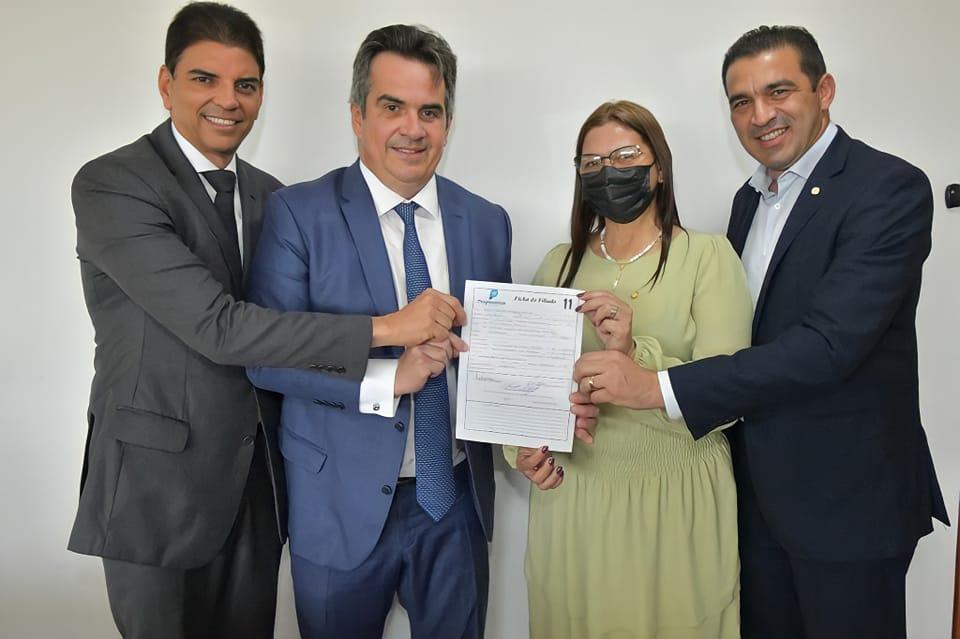Deputada federal Leda Sadala assina filiação no Partido Progressista (PP)