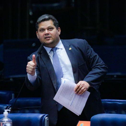 Articulação de Davi acelera tramitação da PEC do piso salarial da enfermagem