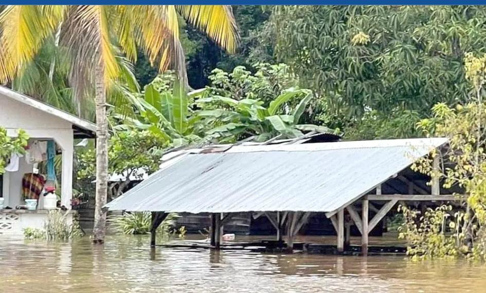 Cheia do rio Oiapoque atinge duas comunidades na fronteira