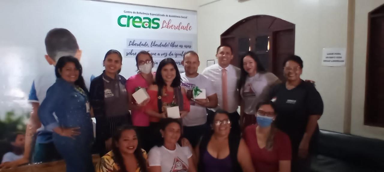Em alusão ao dia do Assistente Social servidores da Semas recebem homenagem