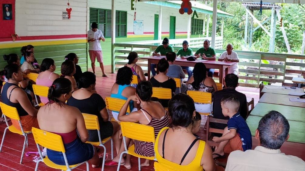Extração do óleo de pracaxi no distrito do Bailique recebe apoio da Prefeitura de Macapá