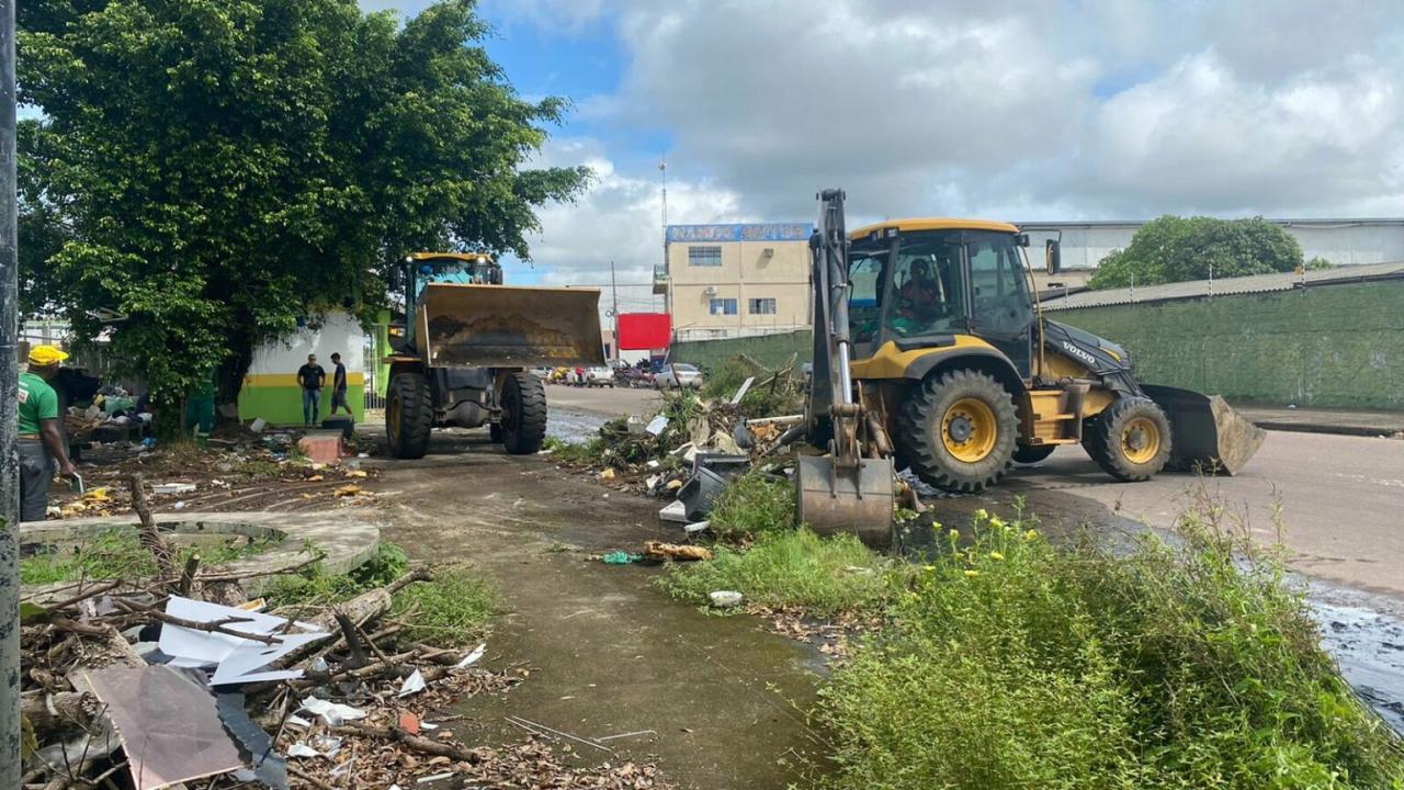 Prefeitura de Macapá retira 12 toneladas de acúmulo de lixo no bairro Buritizal