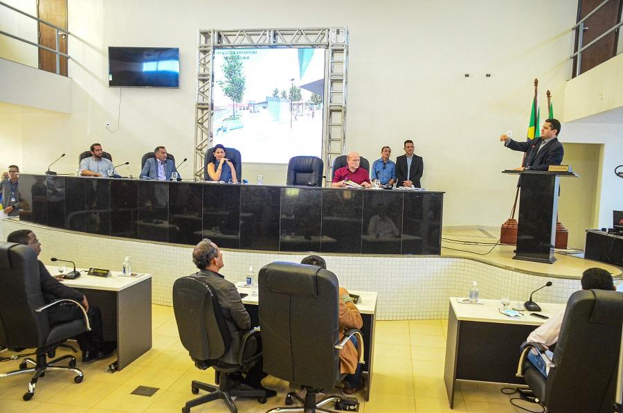 Davi Alcolumbre apresenta projeto da Codevasf no valor de R$ 1,3 milhão para orla da cidade.