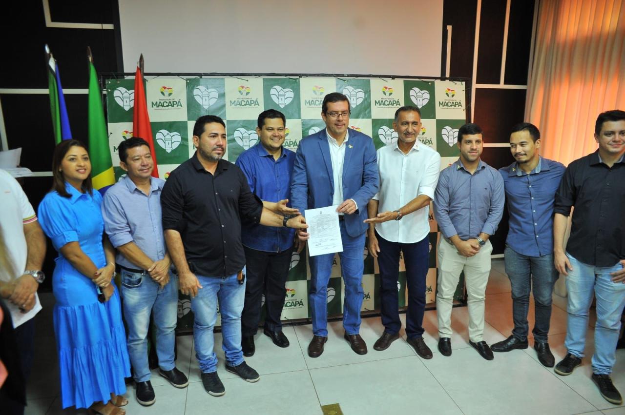 Davi garante recursos e ordem de serviço para reforma do Trapiche Eliezer Levy é assinada 