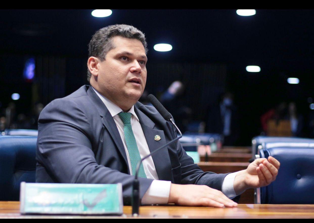 Davi participa de visita técnica na área onde funcionará o hospital de emergências