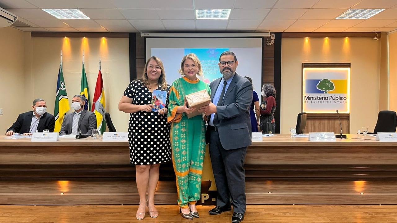 Em alusão ao Dia do Orgulho Autista, MP-AP participa do lançamento de livro sobre direitos de portadores da síndrome