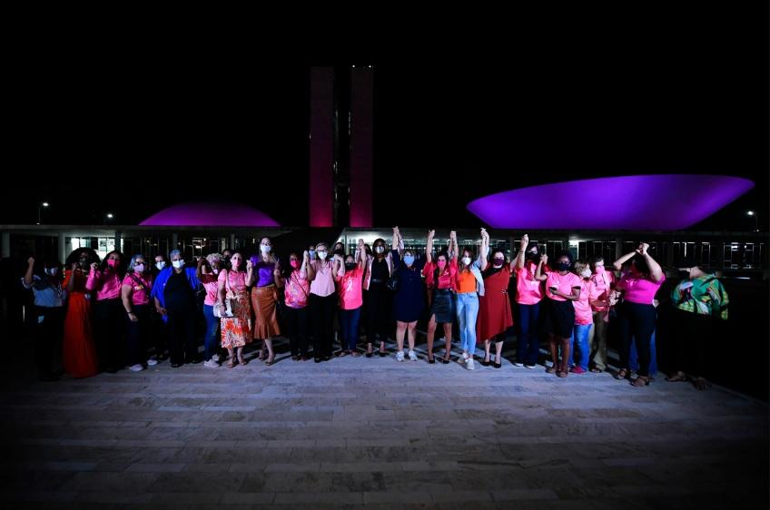 Mulheres na política: ações buscam garantir maior participação feminina no poder