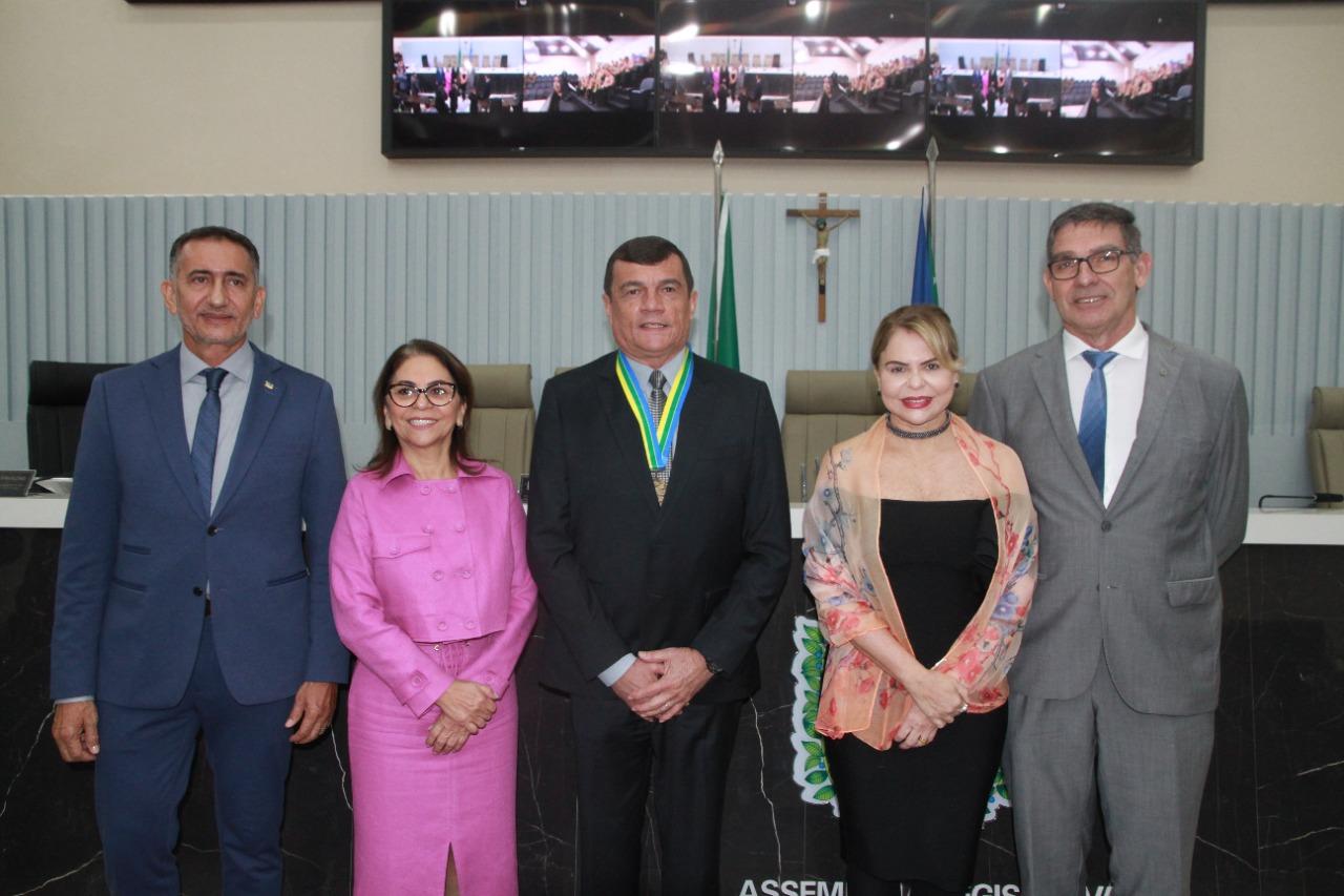 Reconhecimento: MP-AP participa de honraria ao ministro da Defesa