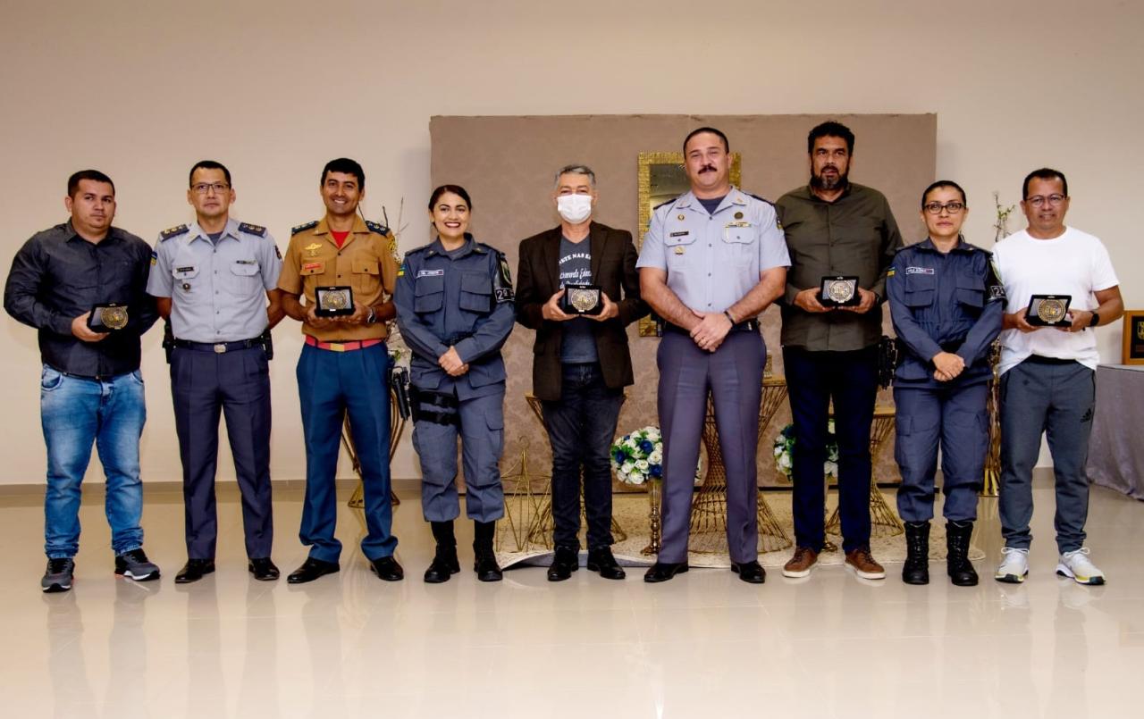 Reconhecimento: promotor de Justiça do Ministério Público e chefe do Gabinete Militar do MP-AP recebem Comenda do 2º Batalhão da PM/AP