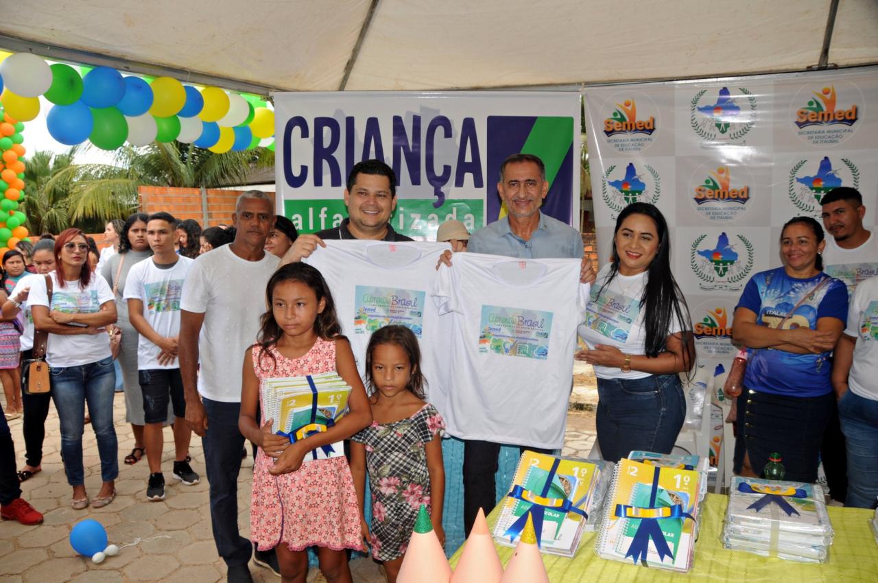 Secretaria de Educação do Município de Itaubal entrega material didático do Grupo Positivo