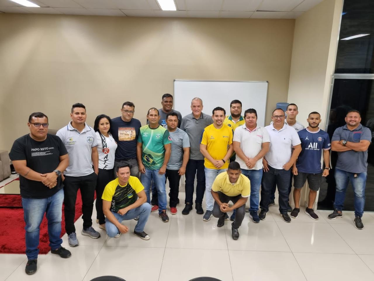 Jaime Nunes conversa com representantes de federações esportivas do Amapá