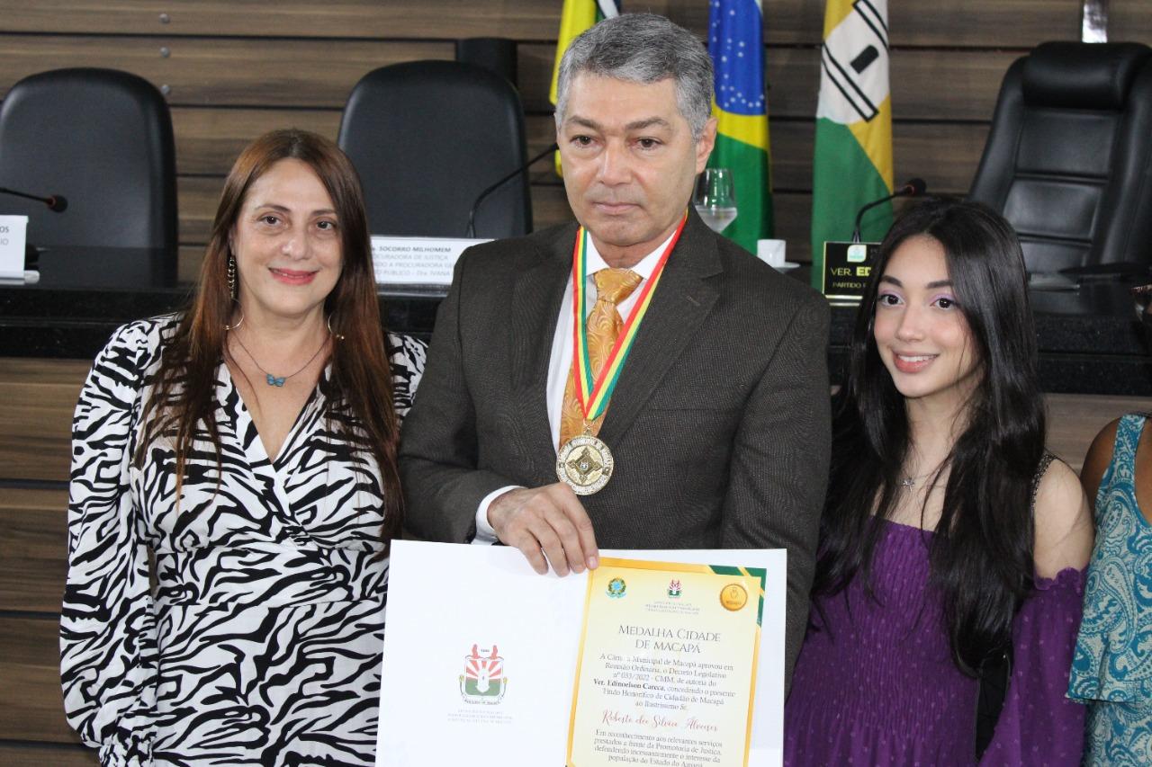 Promotor de Justiça do MP-AP recebe honraria “Medalha Cidade de Macapá”  