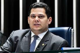 DAVI ALCOLUMBRE LIDERA PESQUISA PARA REELEIÇÃO AO SENADO NO AMAPÁ