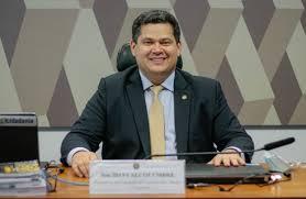 Davi comemora sanção da lei do Piso Salarial de Enfermagem da qual foi relator