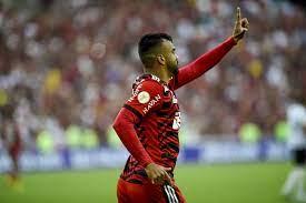 Fabrício Bruno brilha, Flamengo faz três gols em sete minutos e goleia o Athletico