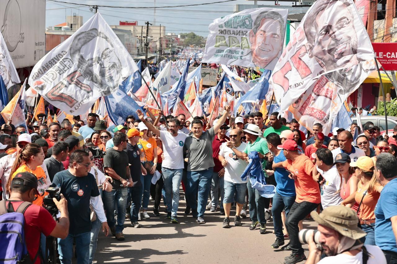 50 mil pessoas participam de caminhada com Davi e Clécio, pelo centro de Macapá