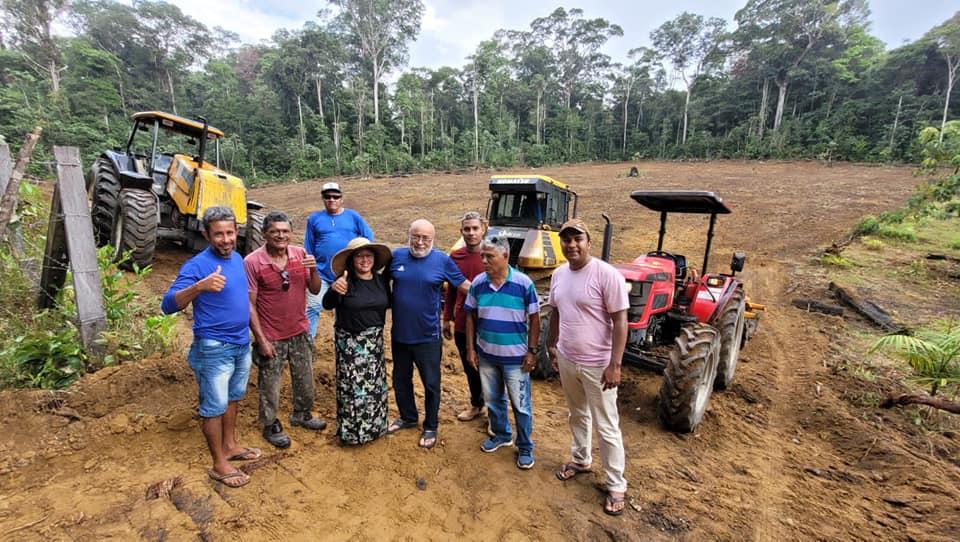 Prefeito Bessa, visita comunidade do KM 112 com produtores contemplados pelo PAAF