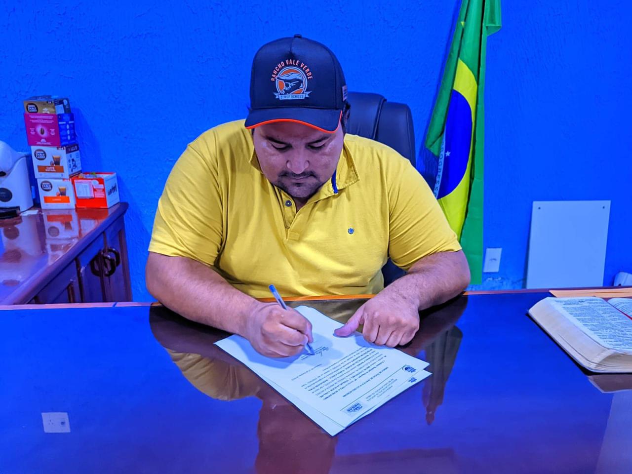 Prefeitura de Oiapoque assina ordem de serviço para manutenção do ramal da Aldeia do Manga
