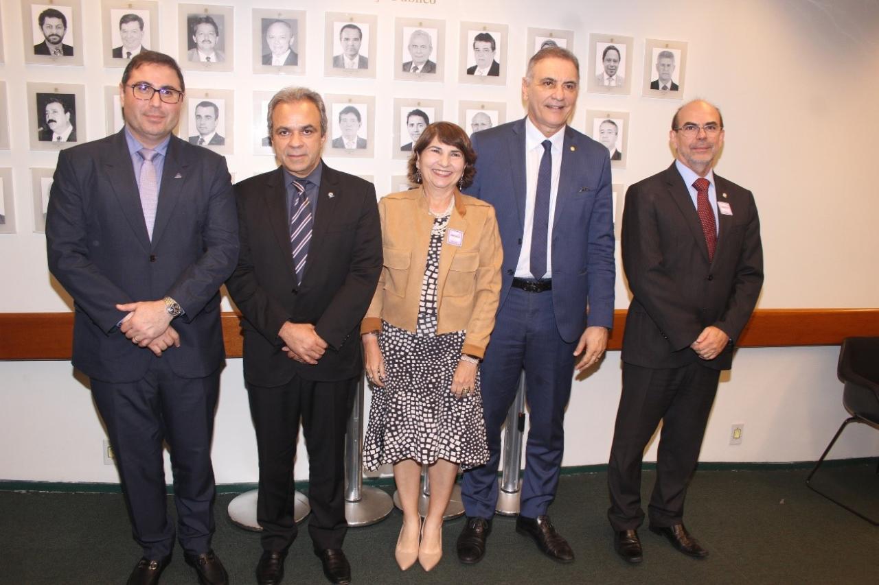 Aprovação da PEC que impede a extinção dos tribunais de contas teve articulação de conselheiro do TCE/AP junto  aos senadores Davi Alcolumbre.